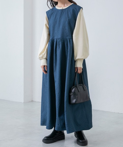 BONLECILL(ボンルシール)の「2wayフラワージャガード 深Vネックジャンスカ/ワンピース(ジャンパースカート・レディース・ネイビー/ブラック/ベージュ・FREE)」の3枚目の写真