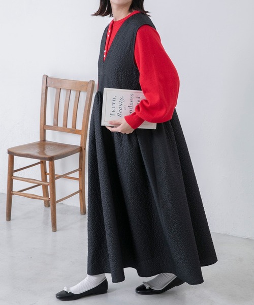 BONLECILL(ボンルシール)の「2wayフラワージャガード 深Vネックジャンスカ/ワンピース(ジャンパースカート・レディース・ネイビー/ブラック/ベージュ・FREE)」の5枚目の写真