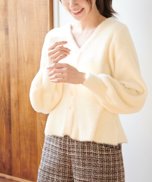 FREE'S MART（フリーズマート）の「◇ショートシャギーペプラムニットカーディガン（カーディガン/ボレロ・レディース・ホワイト/パープル/ベージュ/ピンク・FREE）」の2枚目の写真