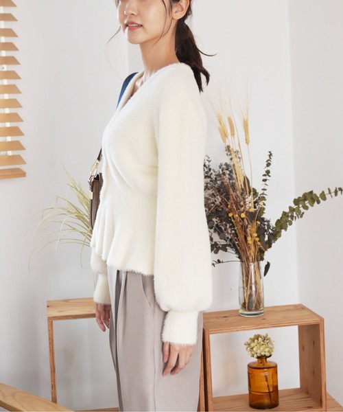 FREE'S MART（フリーズマート）の「◇ショートシャギーペプラムニットカーディガン（カーディガン/ボレロ・レディース・ホワイト/パープル/ベージュ/ピンク・FREE）」の7枚目の写真