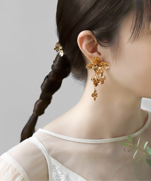 ★箱付き★ TOGAPULLA メタルフラワーピアス ☆箱付き☆ TOGAPULLA メタルフラワーピアス - メルカリ