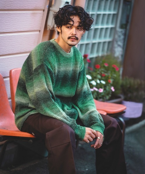 improves（インプローブス）の「グラデーション ボーダー クルーネック ニット（ニット/セーター・メンズ・ベージュ/グリーン/レインボー・MEDIUM/LARGE）」の6枚目の写真