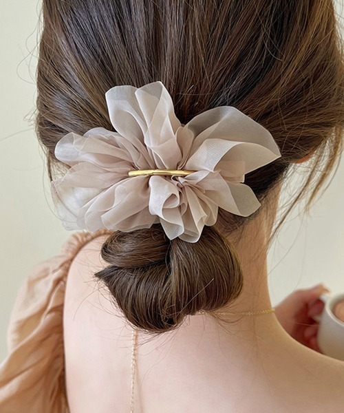 Fun & Daily(ファンアンドデイリー)の「F&D : シフォンフラワーヘアバレッタ(バレッタ/ヘアクリップ・レディース・ブラック/ベージュ/ホワイト・FREE)」の3枚目の写真