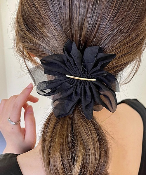 Fun & Daily(ファンアンドデイリー)の「F&D : シフォンフラワーヘアバレッタ(バレッタ/ヘアクリップ・レディース・ブラック/ベージュ/ホワイト・FREE)」の1枚目の写真