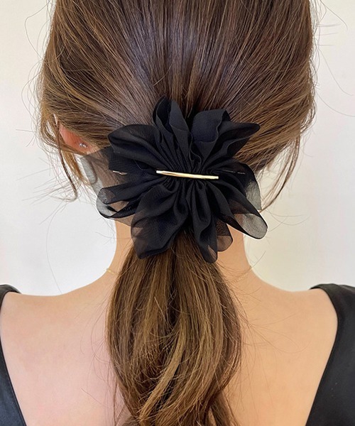 Fun & Daily(ファンアンドデイリー)の「F&D : シフォンフラワーヘアバレッタ(バレッタ/ヘアクリップ・レディース・ブラック/ベージュ/ホワイト・FREE)」の6枚目の写真