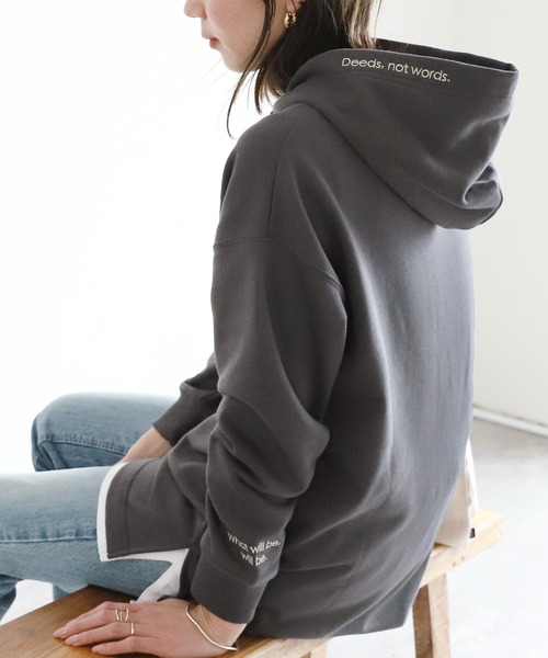 reca(レカ)の「刺繍サイドスリットパーカー(パーカー・レディース・ホワイト/チャコールグレー/サックスブルー系・FREE)」の2枚目の写真