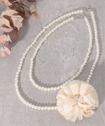 コサージュ付きパールネックレス