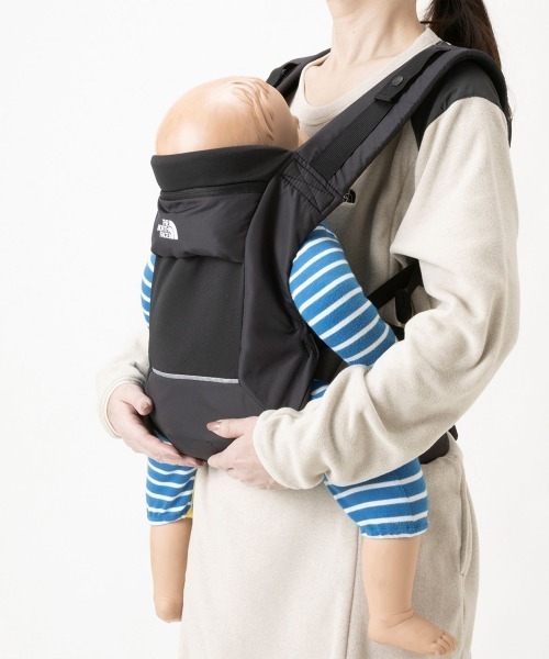 THE NORTH FACE（ザノースフェイス）の「THE NORTH FACE BABY COMPACT CARRIER / ザ・ノース・フェイス ベイビー コンパクト キャリア（抱っこ紐/ベルトカバー/スリング・メンズ・ブラック・FREE）」の2枚目の写真