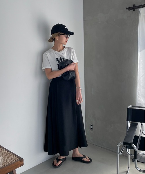 feepur(フェピュール)の「MUCH光沢ラバーTee(Tシャツ/カットソー・レディース・ホワイト×ブラック/ホワイト/ブルー/チャコールグレー/オフホワイト・MEDIUM)」の6枚目の写真