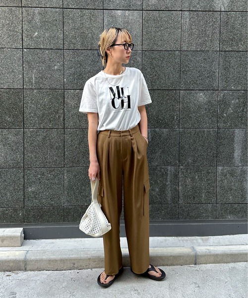 feepur(フェピュール)の「MUCH光沢ラバーTee(Tシャツ/カットソー・レディース・ホワイト×ブラック/ホワイト/ブルー/チャコールグレー/オフホワイト・MEDIUM)」の11枚目の写真