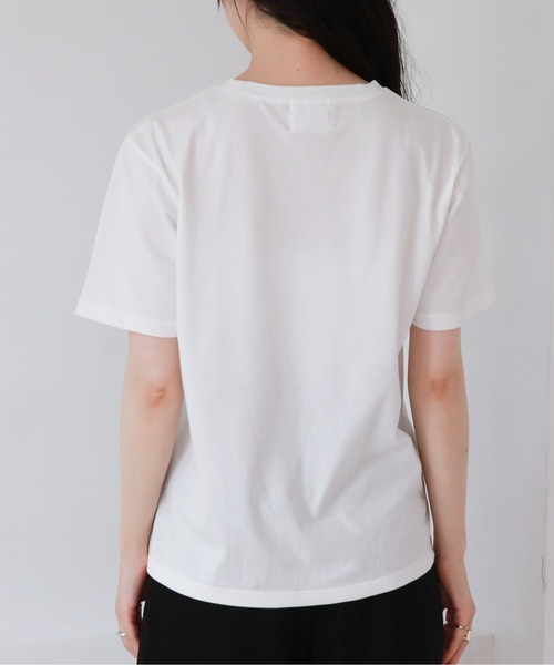 feepur(フェピュール)の「MUCH光沢ラバーTee(Tシャツ/カットソー・レディース・ホワイト×ブラック/ホワイト/ブルー/チャコールグレー/オフホワイト・MEDIUM)」の16枚目の写真