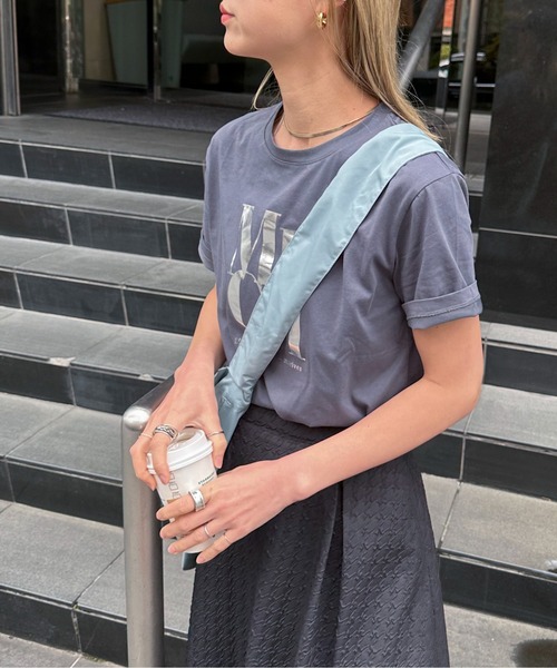 feepur(フェピュール)の「MUCH光沢ラバーTee(Tシャツ/カットソー・レディース・ホワイト×ブラック/ホワイト/ブルー/チャコールグレー/オフホワイト・MEDIUM)」の14枚目の写真