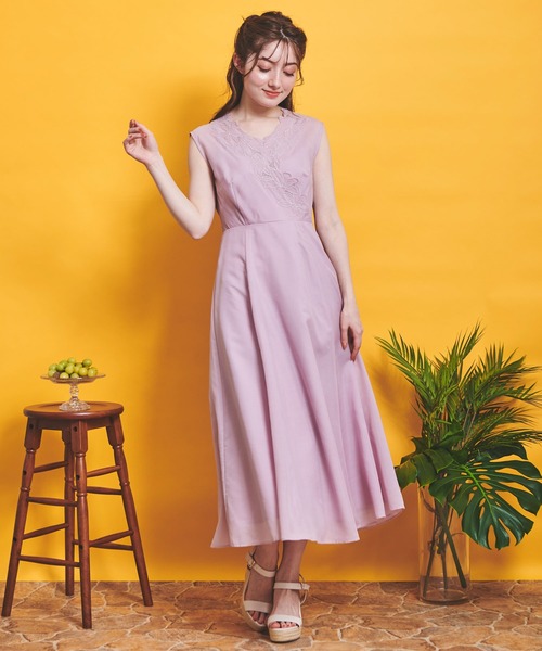 値下げ❣️【麻特集】新品 ピエトロニーラ　イタリアリネン・フラワーワンピース Noela（ノエラ）の「フラワー刺繍ワンピース（ワンピース）」 - WEAR