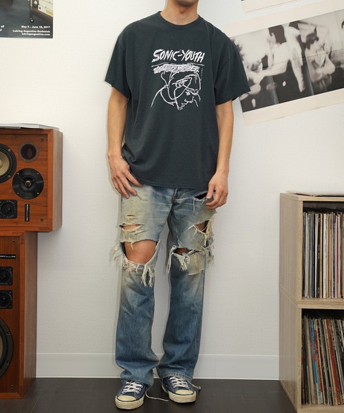 sonic youth（ソニックユース）の「【THRIFTY LOOK/スリフティールック】"SONIC YOUTH（ソニックユース）"TEE ロック/パンク/ビンテージ/ユーズドライクTシャツ（Tシャツ/カットソー・メンズ・ブラック系1/ホワイト/ブラック・X-LARGE/LARGE/MEDIUM）」の4枚目の写真