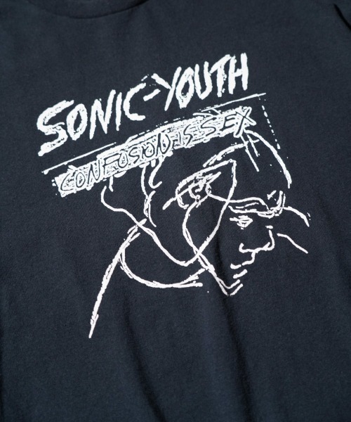 sonic youth（ソニックユース）の「【THRIFTY LOOK/スリフティールック】"SONIC YOUTH（ソニックユース）"TEE ロック/パンク/ビンテージ/ユーズドライクTシャツ（Tシャツ/カットソー・メンズ・ブラック系1/ホワイト/ブラック・X-LARGE/LARGE/MEDIUM）」の21枚目の写真