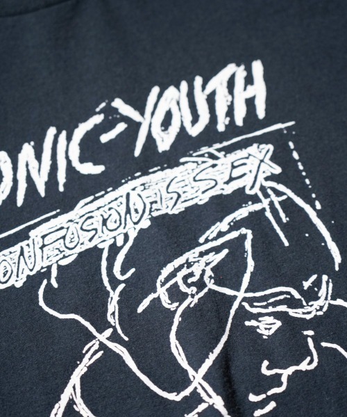 sonic youth（ソニックユース）の「【THRIFTY LOOK/スリフティールック】"SONIC YOUTH（ソニックユース）"TEE ロック/パンク/ビンテージ/ユーズドライクTシャツ（Tシャツ/カットソー・メンズ・ブラック系1/ホワイト/ブラック・X-LARGE/LARGE/MEDIUM）」の22枚目の写真
