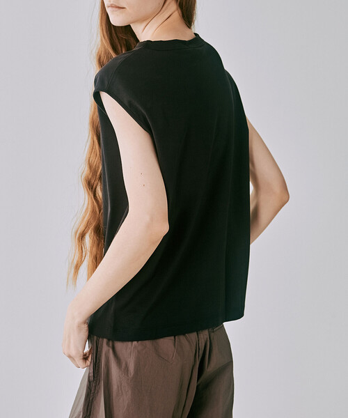 handvaerk（ハンドバーク）の「handvaerk | 60/2 ボトルネックノースリーブTシャツ WOMEN（Tシャツ/カットソー・レディース・ライトグレー/ダークグレー/ホワイト/ブラック/グレー・S）」の9枚目の写真