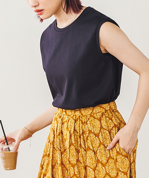 hunch(ハンチ)の「ベーシックノースリーブカットソー Tシャツ(Tシャツ/カットソー・レディース・パープル/グリーン/ブラック/オフホワイト/グレー/ライトグリーン/ブルー/ダークグリーン/ブラウン/ピンク・FREE)」の3枚目の写真