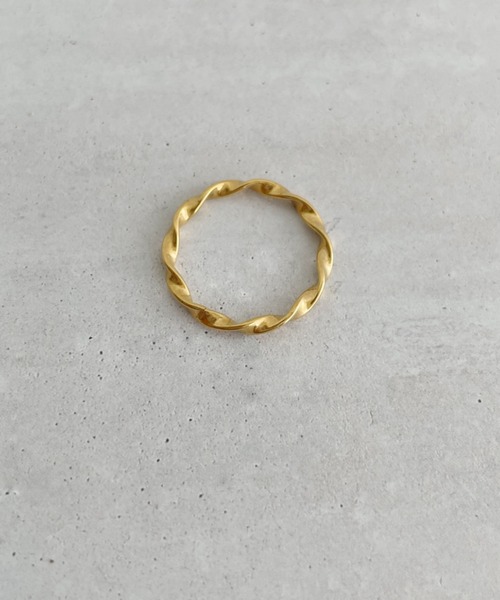 thank U more（サンキューモア）の「金属アレルギー対応 【サージカルステンレス316L】ヒネリ シンプル リング（リング・レディース・シルバー/ゴールド・9/11/13）」の5枚目の写真