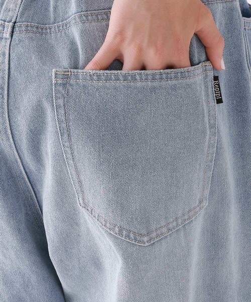 repipi armario（レピピ アルマリオ）の「ワイドホックデニムパンツ（デニムパンツ・キッズ・ブラック/ブルー系2/ブルー系1/ブルー系3/ブラック系その他/ブルー・SMALL/MEDIUM/LARGE）」の14枚目の写真