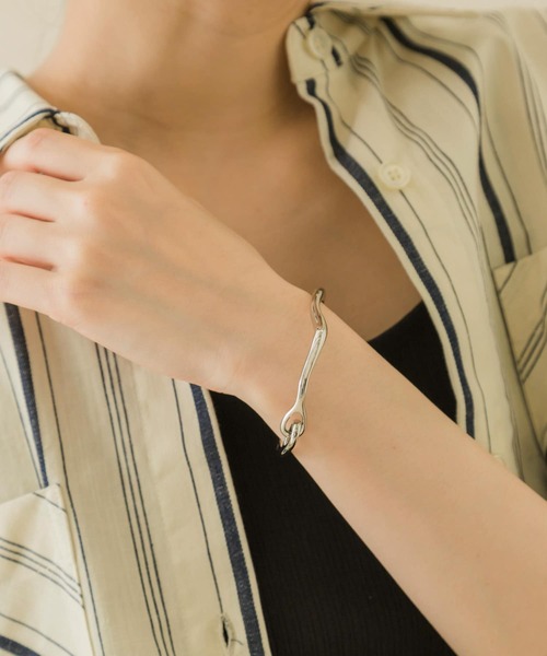 SMELLY（スメリー）の「ニュアンスバーコンビブレスレット（ブレスレット・レディース・シルバー・-）」の2枚目の写真