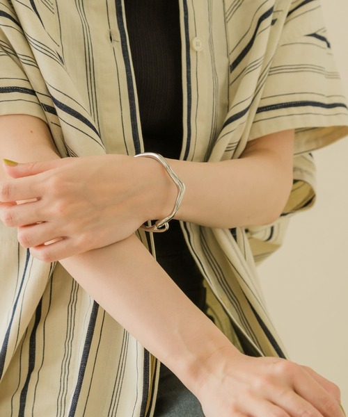 SMELLY（スメリー）の「ニュアンスバーコンビブレスレット（ブレスレット・レディース・シルバー・-）」の5枚目の写真