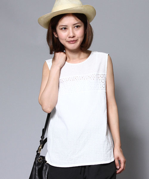 AMERICAN RAG CIE（アメリカンラグシー）の「AMERICAN RAG CIEフラワー刺繍×アイレット刺繍ノースリーブブラウス/207-AMR-dms-L152-BU003（シャツ/ブラウス・レディース・オフホワイト・FREE）」の2枚目の写真