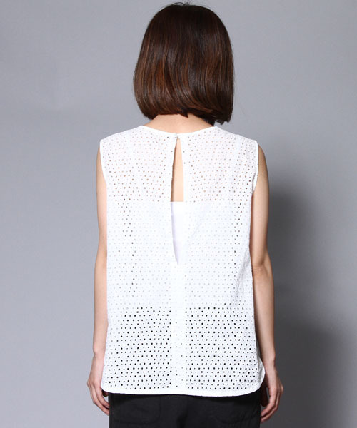 AMERICAN RAG CIE（アメリカンラグシー）の「AMERICAN RAG CIEフラワー刺繍×アイレット刺繍ノースリーブブラウス/207-AMR-dms-L152-BU003（シャツ/ブラウス・レディース・オフホワイト・FREE）」の5枚目の写真