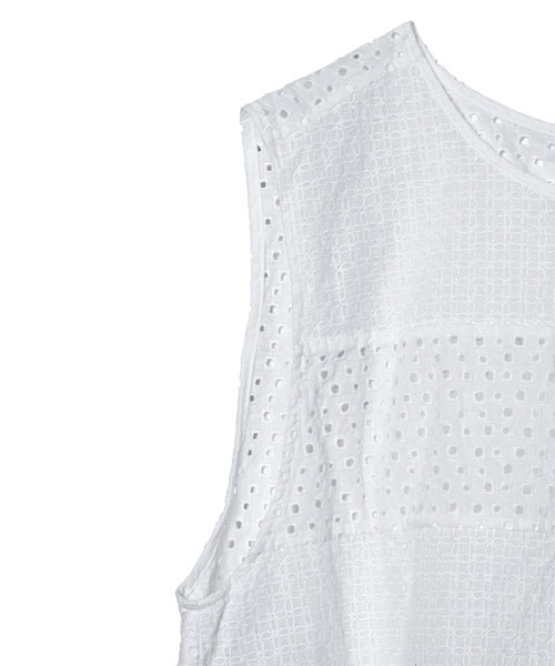 AMERICAN RAG CIE（アメリカンラグシー）の「AMERICAN RAG CIEフラワー刺繍×アイレット刺繍ノースリーブブラウス/207-AMR-dms-L152-BU003（シャツ/ブラウス・レディース・オフホワイト・FREE）」の10枚目の写真