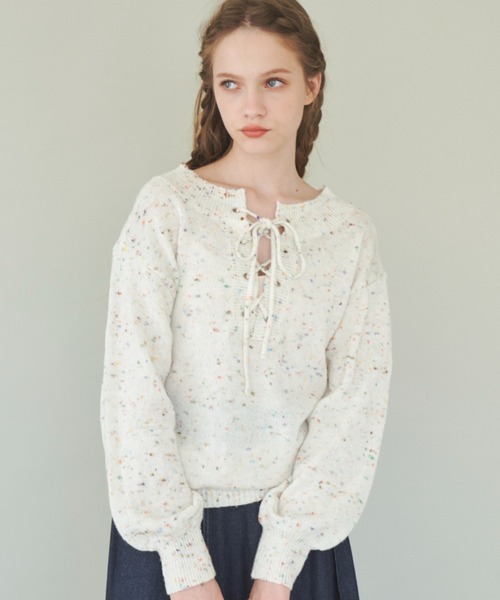 idem（イデム）の「popping shower 2way knit/ミックスカラー編み上げリボンニット（Tシャツ/カットソー・レディース・ブラック/アイボリー・FREE）」の6枚目の写真