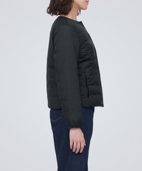 無印良品(ムジルシリョウヒン)の「軽量ダウンノーカラージャケット(帯電防止裏地)(ダウンジャケット/コート・レディース・ボルドー/カーキ系5/ライトベージュ/ブラック・L/XXL/M/XS/XL/S)」の6枚目の写真