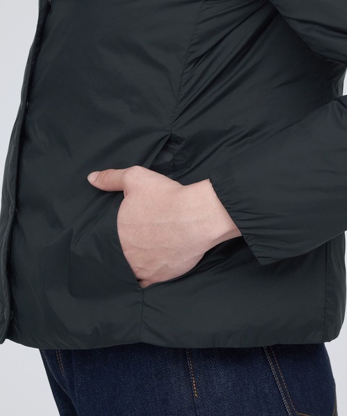 無印良品(ムジルシリョウヒン)の「軽量ダウンノーカラージャケット(帯電防止裏地)(ダウンジャケット/コート・レディース・ボルドー/カーキ系5/ライトベージュ/ブラック・L/XXL/M/XS/XL/S)」の9枚目の写真