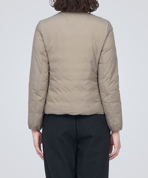 無印良品(ムジルシリョウヒン)の「軽量ダウンノーカラージャケット(帯電防止裏地)(ダウンジャケット/コート・レディース・ボルドー/カーキ系5/ライトベージュ/ブラック・L/XXL/M/XS/XL/S)」の15枚目の写真