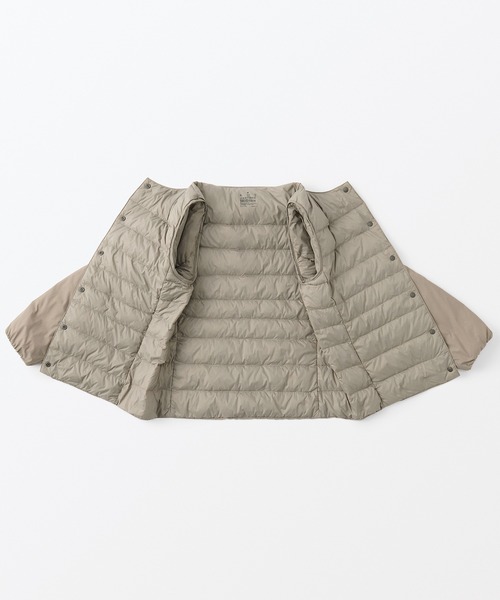 無印良品(ムジルシリョウヒン)の「軽量ダウンノーカラージャケット(帯電防止裏地)(ダウンジャケット/コート・レディース・ボルドー/カーキ系5/ライトベージュ/ブラック・L/XXL/M/XS/XL/S)」の18枚目の写真