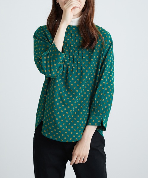 BELLUNA（ベルーナ）の「ピンタックデザイン小紋柄ブラウス（シャツ/ブラウス・レディース・ネイビー系/アイボリー系/ターコイズブルー系・X-LARGE/LARGE/MEDIUM）」の9枚目の写真