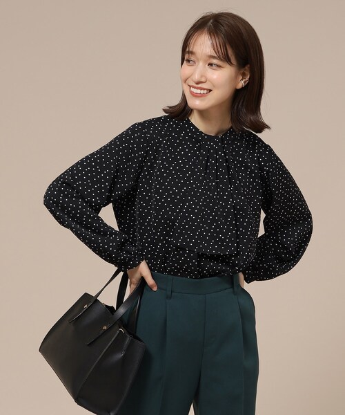 SHOO・LA・RUE(シューラルー)の「◆【通勤/デイリー/セレモニーにも】ラッフル2WAYブラウス【CIRCRIC】(シャツ/ブラウス・レディース・ホワイト系6/グレー系8/ブラック系5・04/01/02/05/03)」の1枚目の写真