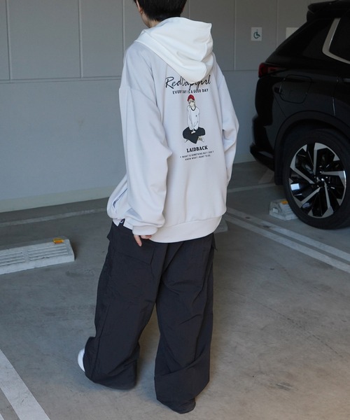 Red Cap Girl(レッドキャプガール)の「新柄追加【RED CAP GIRL】ビッグシルエット とろみポンチ 落ち感ドレープ 配色フード バックプリント ダンボールニットプルオーバーパーカー(パーカー・メンズ・ホワイト/ベージュ/ブルー/ブラック/ブラック系その他/ブルー系その他/ホワイト系その他/グレー系その他・L/M)」の20枚目の写真