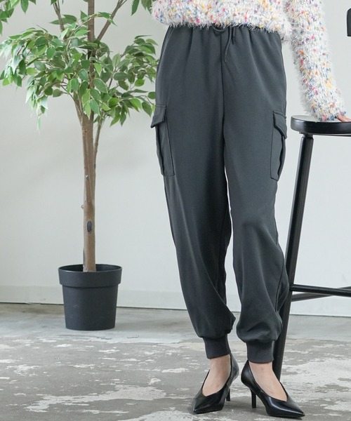 mili an deni(ミリアンデニ)の「ペアスキンカーゴパンツ(カーゴパンツ・レディース・スミクロ/オフホワイト/ネイビー/ブラック・LL/L/M)」の13枚目の写真