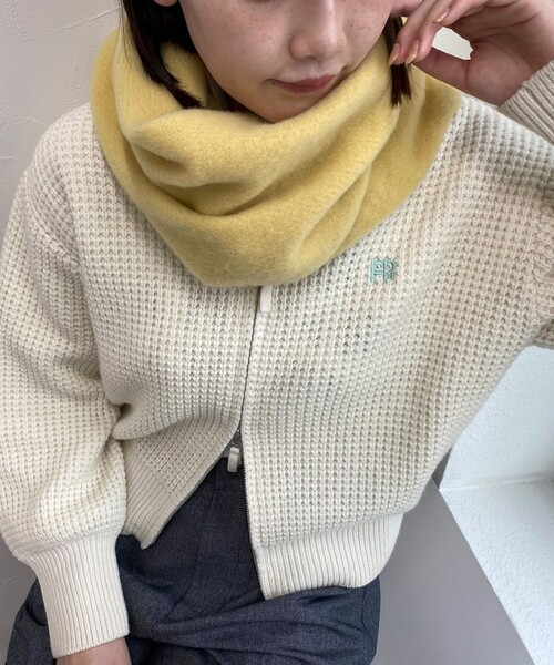 fredy emue(フレディエミュ)の「ライトブークレマフラー(マフラー・レディース・アイボリー/ライトブルー/イエロー/ブラック・FREE)」の6枚目の写真