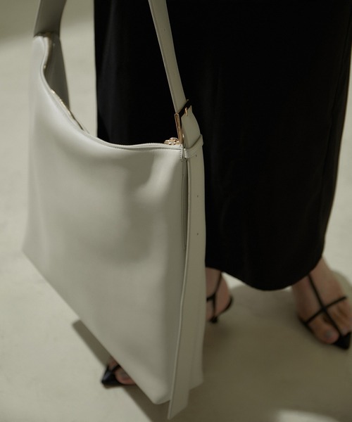 SALON adam et rope'（サロン アダム エ ロペ）の「バックルショルダーレザートートバッグ（ショルダーバッグ・レディース・グレー系その他/ブラック/シルバー・FREE）」の8枚目の写真