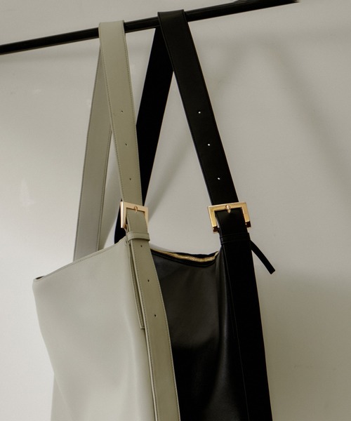 SALON adam et rope'（サロン アダム エ ロペ）の「バックルショルダーレザートートバッグ（ショルダーバッグ・レディース・グレー系その他/ブラック/シルバー・FREE）」の10枚目の写真