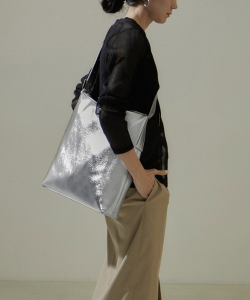 SALON adam et rope'（サロン アダム エ ロペ）の「バックルショルダーレザートートバッグ（ショルダーバッグ・レディース・グレー系その他/ブラック/シルバー・FREE）」の15枚目の写真