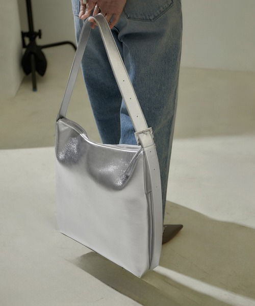 SALON adam et rope'（サロン アダム エ ロペ）の「バックルショルダーレザートートバッグ（ショルダーバッグ・レディース・グレー系その他/ブラック/シルバー・FREE）」の16枚目の写真