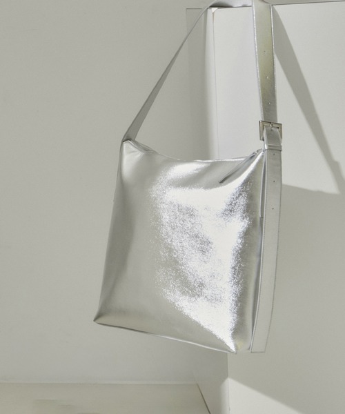 SALON adam et rope'（サロン アダム エ ロペ）の「バックルショルダーレザートートバッグ（ショルダーバッグ・レディース・グレー系その他/ブラック/シルバー・FREE）」の18枚目の写真