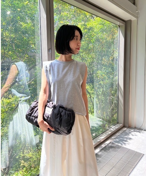 emmi(エミ)の「【emmi atelier】コンパクトスクエアトップス(Tシャツ/カットソー・レディース・グレー/ブラック/ホワイト/オレンジ・FREE)」の13枚目の写真