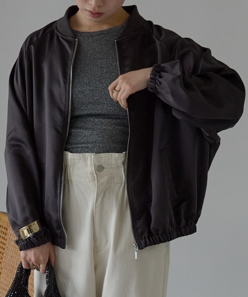 Fizz（フィズ）の「サテンライクオーバーサイズブルゾン（ブルゾン・レディース・ブラック/ピンク/ベージュ/ホワイト/カーキ/チャコール/アイボリー・M/FREE）」の4枚目の写真