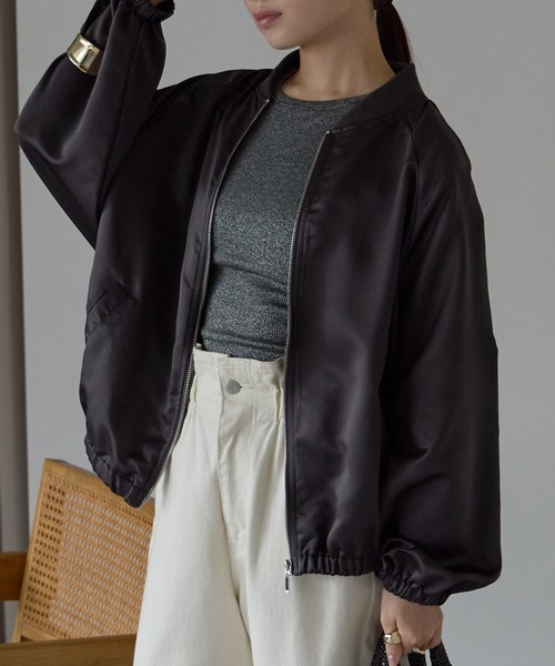 Fizz（フィズ）の「サテンライクオーバーサイズブルゾン（ブルゾン・レディース・ブラック/ピンク/ベージュ/ホワイト/カーキ/チャコール/アイボリー・M/FREE）」の13枚目の写真