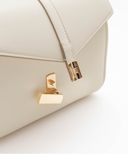 RANDA（ランダ）の「2WAYクラシカルフラップバッグ（ショルダーバッグ・レディース・ホワイト/ブルー/ブラック・FREE）」の16枚目の写真