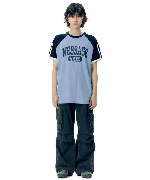 .KOM（ドットコム）の「A'GEM/9 × .kom 『AMES WORLDWIDE/アメスワールドワイド』 LINE TAPE RAGLAN RINGER TEE/テープラグランTシャツ（Tシャツ/カットソー・メンズ・ホワイト/チャコールグレー/ブルー・M/S）」の5枚目の写真