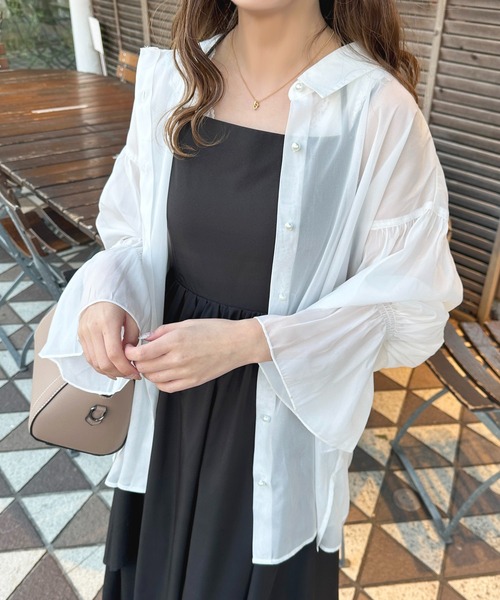 apres jour（アプレジュール）の「キャンディースリーブラメシアーシャツ【ZOZOTOWN限定アイテム】（シャツ/ブラウス・レディース・オフホワイト/ブラック/ピンクベージュ/ライトピンク/アイボリー・フリー/X-LARGE）」の6枚目の写真